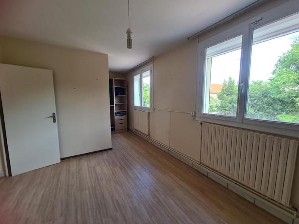 Jolie villa rénovée de 130m² sur une parcelle de 841m² avec piscine, garage..