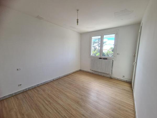 Jolie villa rénovée de 130m² sur une parcelle de 841m² avec piscine, garage..