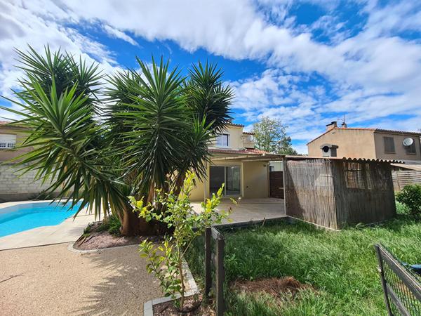 Jolie villa rénovée de 130m² sur une parcelle de 841m² avec piscine, garage..