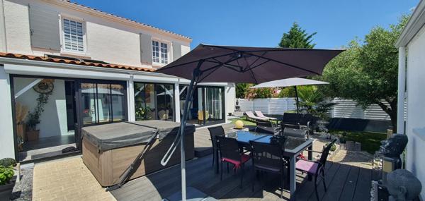 Maison Rochefort 4 chambres 142m2 jardin et jacuzzi