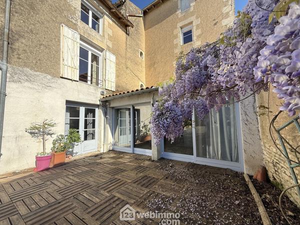 Maison de ville 216 m² à Neuville-de-Poitou 86170