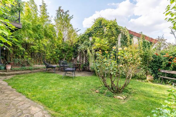 Ravissante maison avec jardin, terrasse , belle vue et 4 chambres