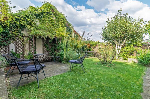 Ravissante maison avec jardin, terrasse , belle vue et 4 chambres