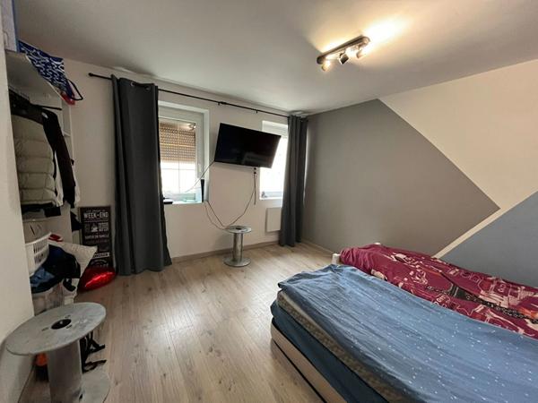 Maison  à Calais de 100 m2, en semi plain-pied, 3 chambres, espace bureau, jardin expo sud