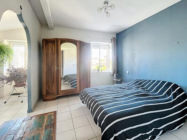 Adorable maison de village sans travaux, 2 chambres, un bureau, cuisine neuve, matériaux anciens préservés