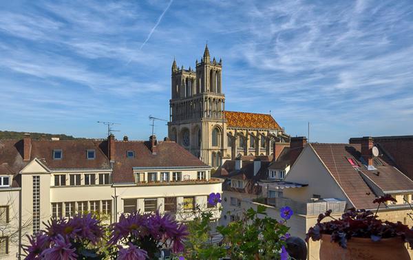 Appartement 3 pièces à vendre ? Centre-ville de Mantes-la-Jolie ? Vue Collégiale ? 2 chambres