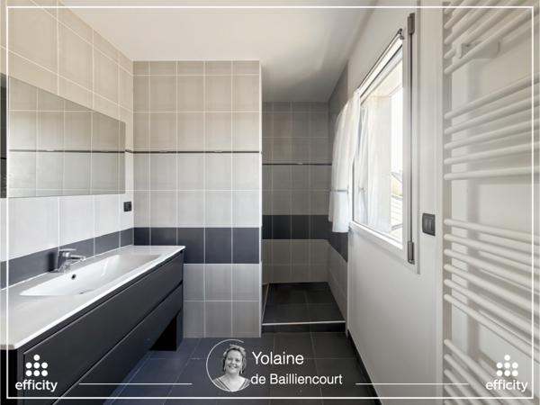 Maison
         8 pièces
        - 250 m² Bien prestige 833 000 € *