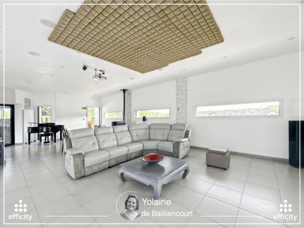 Maison
         8 pièces
        - 250 m² Bien prestige 833 000 € *