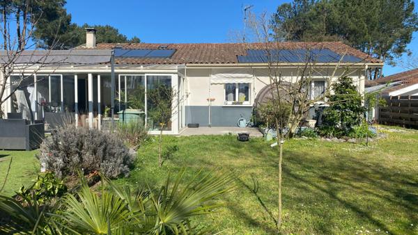 A vendre Maison contemporaine SAUBION 4 chambres véranda cuisine d'été