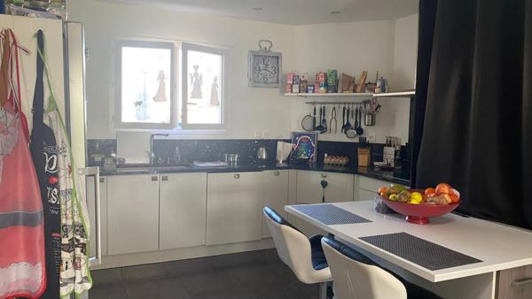 A vendre Maison contemporaine SAUBION 4 chambres véranda cuisine d'été