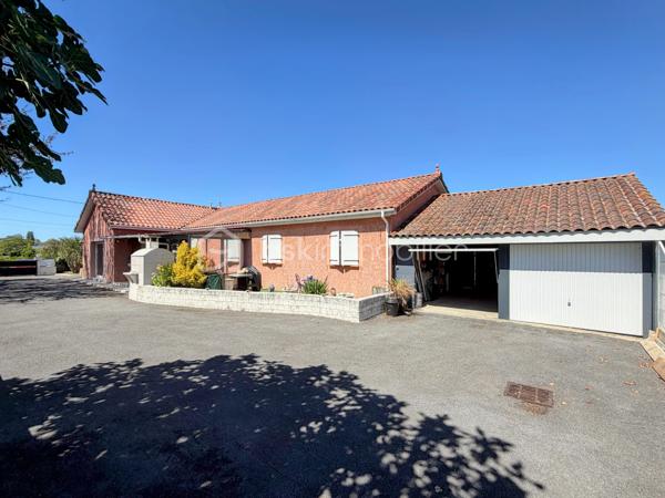 Venez découvrir en exclusivité cette maison de plain-pied  de 2005 très bien entretenue sur la commune de Tostat à seulement 15 minutes de Tarbes.

Elle offre une surface chauffée de 88,35 m2 et dispose d'une véranda de 17 m2 donnant accès à une belle pièce de vie avec une cuisine semi-ouverte aménagée, équipée le tout faisant 43m2.

L'espace nuit vous propose: trois chambres dont deux équipées de placards, une grande salle de douche est présente ainsi qu'un WC séparé.

Une grande pièce de 49m2 non chauffée, actuellement aménagée en buanderie et cuisine d'été est également disponible pouvant être transformer en suite parentale avec douche ou pourquoi pas y prévoir un studio.

Un double garage de 43m2 est présent ainsi qu'un car-port et une grande cour avec une partie en herbe, possibilité de faire un potager à l'arrière de la maison.

Côté technique: le mode de chauffage est électrique, le double vitrage est présent, très bonne isolation et bon diagnostique.
Faible foncier.
Fosse septique aux normes, car-port adapté pour une camping-car.

Je suis à votre entière disposition pour des renseignements et pour une visite.