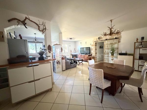 Venez découvrir en exclusivité cette maison de plain-pied  de 2005 très bien entretenue sur la commune de Tostat à seulement 15 minutes de Tarbes.

Elle offre une surface chauffée de 88,35 m2 et dispose d'une véranda de 17 m2 donnant accès à une belle pièce de vie avec une cuisine semi-ouverte aménagée, équipée le tout faisant 43m2.

L'espace nuit vous propose: trois chambres dont deux équipées de placards, une grande salle de douche est présente ainsi qu'un WC séparé.

Une grande pièce de 49m2 non chauffée, actuellement aménagée en buanderie et cuisine d'été est également disponible pouvant être transformer en suite parentale avec douche ou pourquoi pas y prévoir un studio.

Un double garage de 43m2 est présent ainsi qu'un car-port et une grande cour avec une partie en herbe, possibilité de faire un potager à l'arrière de la maison.

Côté technique: le mode de chauffage est électrique, le double vitrage est présent, très bonne isolation et bon diagnostique.
Faible foncier.
Fosse septique aux normes, car-port adapté pour une camping-car.

Je suis à votre entière disposition pour des renseignements et pour une visite.