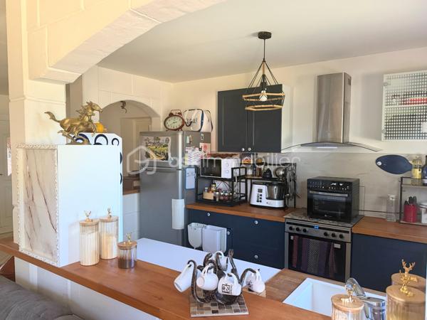 Venez découvrir en exclusivité cette maison de plain-pied  de 2005 très bien entretenue sur la commune de Tostat à seulement 15 minutes de Tarbes.

Elle offre une surface chauffée de 88,35 m2 et dispose d'une véranda de 17 m2 donnant accès à une belle pièce de vie avec une cuisine semi-ouverte aménagée, équipée le tout faisant 43m2.

L'espace nuit vous propose: trois chambres dont deux équipées de placards, une grande salle de douche est présente ainsi qu'un WC séparé.

Une grande pièce de 49m2 non chauffée, actuellement aménagée en buanderie et cuisine d'été est également disponible pouvant être transformer en suite parentale avec douche ou pourquoi pas y prévoir un studio.

Un double garage de 43m2 est présent ainsi qu'un car-port et une grande cour avec une partie en herbe, possibilité de faire un potager à l'arrière de la maison.

Côté technique: le mode de chauffage est électrique, le double vitrage est présent, très bonne isolation et bon diagnostique.
Faible foncier.
Fosse septique aux normes, car-port adapté pour une camping-car.

Je suis à votre entière disposition pour des renseignements et pour une visite.