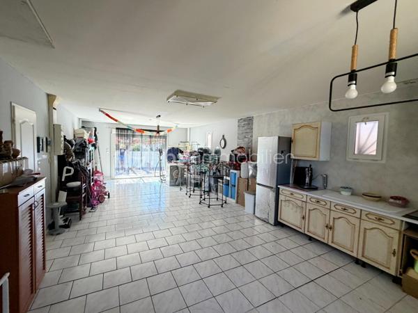 Venez découvrir en exclusivité cette maison de plain-pied  de 2005 très bien entretenue sur la commune de Tostat à seulement 15 minutes de Tarbes.

Elle offre une surface chauffée de 88,35 m2 et dispose d'une véranda de 17 m2 donnant accès à une belle pièce de vie avec une cuisine semi-ouverte aménagée, équipée le tout faisant 43m2.

L'espace nuit vous propose: trois chambres dont deux équipées de placards, une grande salle de douche est présente ainsi qu'un WC séparé.

Une grande pièce de 49m2 non chauffée, actuellement aménagée en buanderie et cuisine d'été est également disponible pouvant être transformer en suite parentale avec douche ou pourquoi pas y prévoir un studio.

Un double garage de 43m2 est présent ainsi qu'un car-port et une grande cour avec une partie en herbe, possibilité de faire un potager à l'arrière de la maison.

Côté technique: le mode de chauffage est électrique, le double vitrage est présent, très bonne isolation et bon diagnostique.
Faible foncier.
Fosse septique aux normes, car-port adapté pour une camping-car.

Je suis à votre entière disposition pour des renseignements et pour une visite.