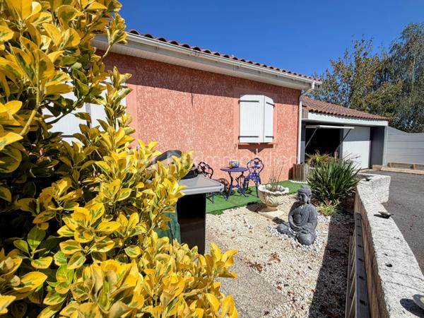 Venez découvrir en exclusivité cette maison de plain-pied  de 2005 très bien entretenue sur la commune de Tostat à seulement 15 minutes de Tarbes.

Elle offre une surface chauffée de 88,35 m2 et dispose d'une véranda de 17 m2 donnant accès à une belle pièce de vie avec une cuisine semi-ouverte aménagée, équipée le tout faisant 43m2.

L'espace nuit vous propose: trois chambres dont deux équipées de placards, une grande salle de douche est présente ainsi qu'un WC séparé.

Une grande pièce de 49m2 non chauffée, actuellement aménagée en buanderie et cuisine d'été est également disponible pouvant être transformer en suite parentale avec douche ou pourquoi pas y prévoir un studio.

Un double garage de 43m2 est présent ainsi qu'un car-port et une grande cour avec une partie en herbe, possibilité de faire un potager à l'arrière de la maison.

Côté technique: le mode de chauffage est électrique, le double vitrage est présent, très bonne isolation et bon diagnostique.
Faible foncier.
Fosse septique aux normes, car-port adapté pour une camping-car.

Je suis à votre entière disposition pour des renseignements et pour une visite.