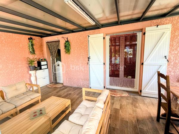 Venez découvrir en exclusivité cette maison de plain-pied  de 2005 très bien entretenue sur la commune de Tostat à seulement 15 minutes de Tarbes.

Elle offre une surface chauffée de 88,35 m2 et dispose d'une véranda de 17 m2 donnant accès à une belle pièce de vie avec une cuisine semi-ouverte aménagée, équipée le tout faisant 43m2.

L'espace nuit vous propose: trois chambres dont deux équipées de placards, une grande salle de douche est présente ainsi qu'un WC séparé.

Une grande pièce de 49m2 non chauffée, actuellement aménagée en buanderie et cuisine d'été est également disponible pouvant être transformer en suite parentale avec douche ou pourquoi pas y prévoir un studio.

Un double garage de 43m2 est présent ainsi qu'un car-port et une grande cour avec une partie en herbe, possibilité de faire un potager à l'arrière de la maison.

Côté technique: le mode de chauffage est électrique, le double vitrage est présent, très bonne isolation et bon diagnostique.
Faible foncier.
Fosse septique aux normes, car-port adapté pour une camping-car.

Je suis à votre entière disposition pour des renseignements et pour une visite.