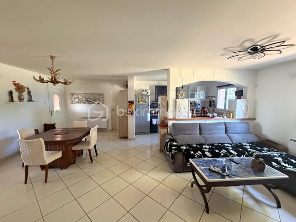 Venez découvrir en exclusivité cette maison de plain-pied  de 2005 très bien entretenue sur la commune de Tostat à seulement 15 minutes de Tarbes.

Elle offre une surface chauffée de 88,35 m2 et dispose d'une véranda de 17 m2 donnant accès à une belle pièce de vie avec une cuisine semi-ouverte aménagée, équipée le tout faisant 43m2.

L'espace nuit vous propose: trois chambres dont deux équipées de placards, une grande salle de douche est présente ainsi qu'un WC séparé.

Une grande pièce de 49m2 non chauffée, actuellement aménagée en buanderie et cuisine d'été est également disponible pouvant être transformer en suite parentale avec douche ou pourquoi pas y prévoir un studio.

Un double garage de 43m2 est présent ainsi qu'un car-port et une grande cour avec une partie en herbe, possibilité de faire un potager à l'arrière de la maison.

Côté technique: le mode de chauffage est électrique, le double vitrage est présent, très bonne isolation et bon diagnostique.
Faible foncier.
Fosse septique aux normes, car-port adapté pour une camping-car.

Je suis à votre entière disposition pour des renseignements et pour une visite.