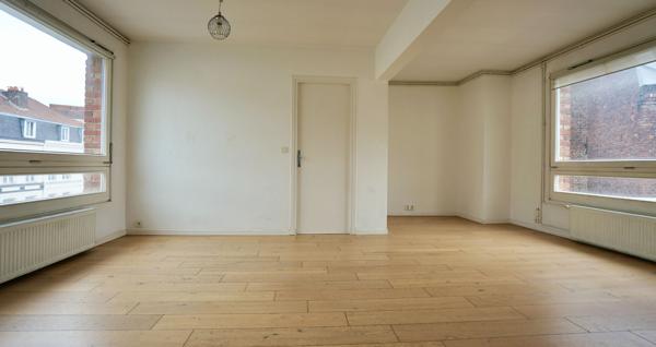 LILLE HYPER-CENTRE - APPARTEMENT TRAVERSANT AVEC ASCENSEUR , Lille