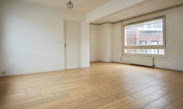LILLE HYPER-CENTRE - APPARTEMENT TRAVERSANT AVEC ASCENSEUR , Lille
