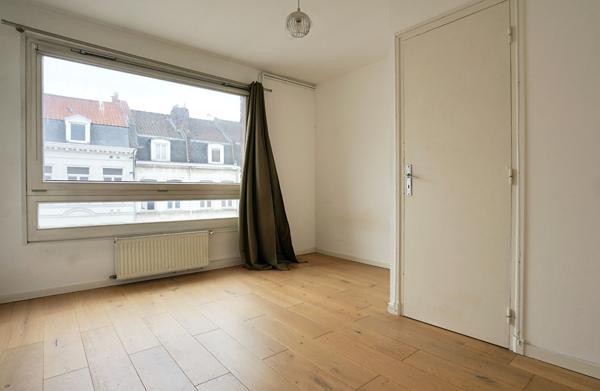 LILLE HYPER-CENTRE - APPARTEMENT TRAVERSANT AVEC ASCENSEUR , Lille