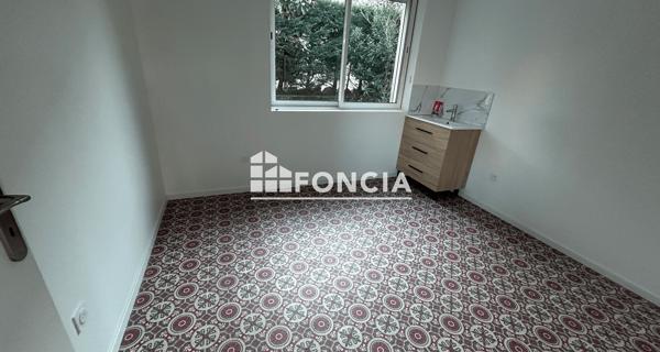 Location Local commercial 3 pièces 50 m² - Les Roches-de-condrieu 38370