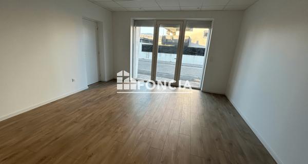 Location Local commercial 3 pièces 50 m² - Les Roches-de-condrieu 38370
