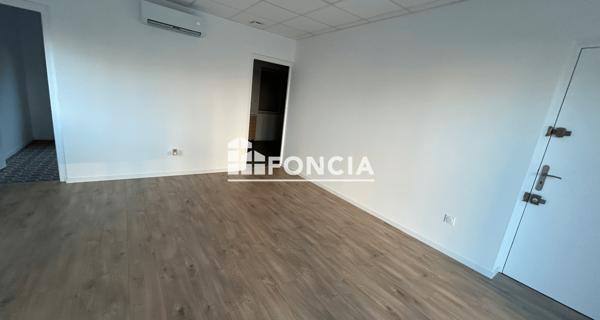 Location Local commercial 3 pièces 50 m² - Les Roches-de-condrieu 38370