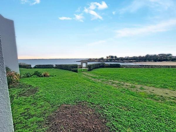 Un pied à terre, les pieds dans l'eau