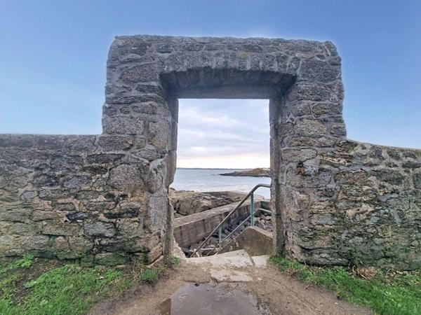 Un pied à terre, les pieds dans l'eau