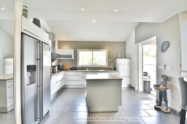 VILLENEUVE-SUR-LOT – BELLE MAISON FAMILIALE RÉNOVÉE AVEC PISCINE, JARDIN ET AUCUN TRAVAUX À PRÉVOIR
