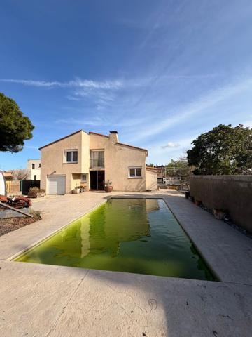 Maison d'environ 240 m² avec piscine et grand terrain à Rivesaltes