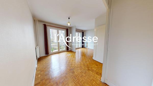 Grand 2 P / 1 chambre - 62.5m² - Au pied du métro PICPUS // Balcon