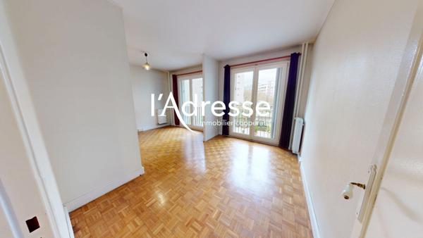 Grand 2 P / 1 chambre - 62.5m² - Au pied du métro PICPUS // Balcon