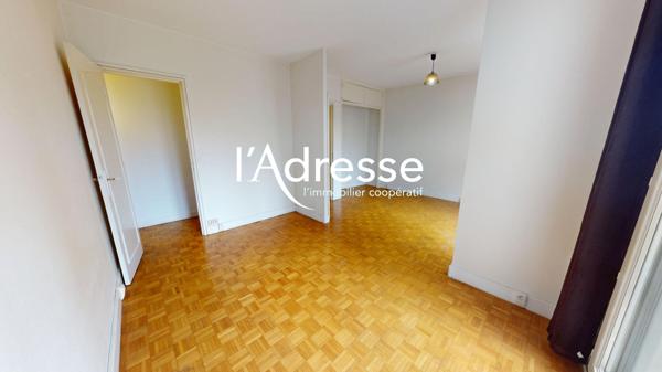 Grand 2 P / 1 chambre - 62.5m² - Au pied du métro PICPUS // Balcon