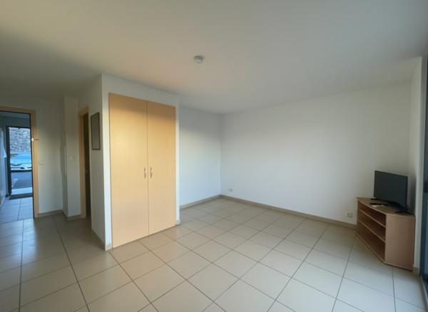 Studio meublé avec jardinet