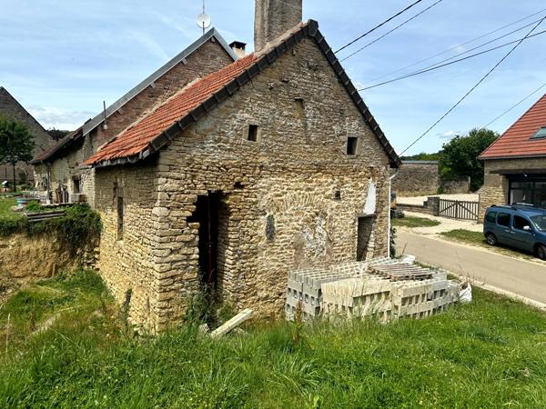 Maison à rénover avec petit jardin proche POUILLY EN AUXOIS