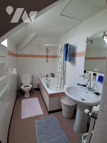 MAISON SUR S/SOL - 4 chambres - 1380 m² de terrain