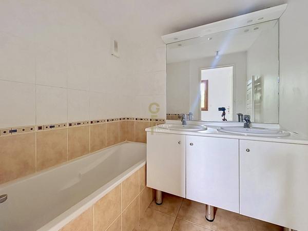 VILLENEUVE-D’ASCQ – HAUTE BORNE | MAISON 3 CHAMBRES AVEC JARDIN, TERRASSE ET GARAGE