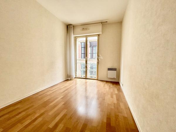 A VENDRE APPARTEMENT T2 AVEC GARAGE FERME - HYPER-CENTRE - RENNES