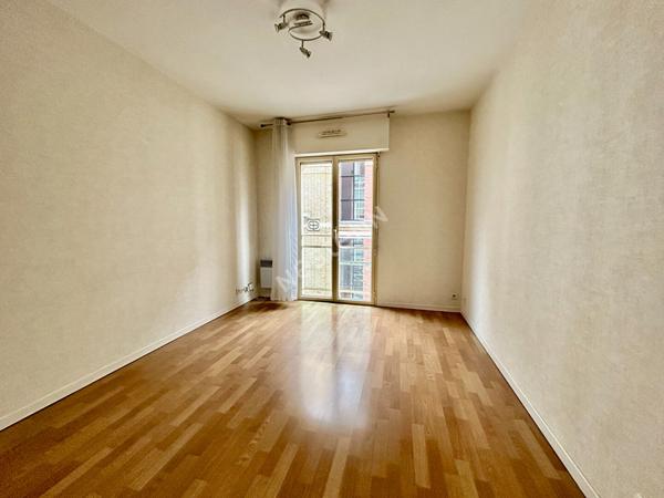 A VENDRE APPARTEMENT T2 AVEC GARAGE FERME - HYPER-CENTRE - RENNES