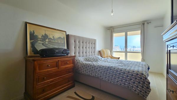 T2 lumineux emplacement idéal au pied de la gare