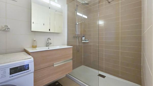 T2 lumineux emplacement idéal au pied de la gare