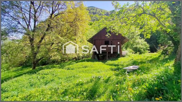 Terrain constructible de 1962 m²