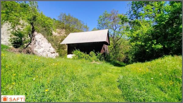 Terrain constructible de 1962 m²