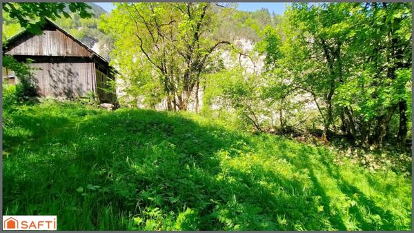 Terrain constructible de 1962 m²