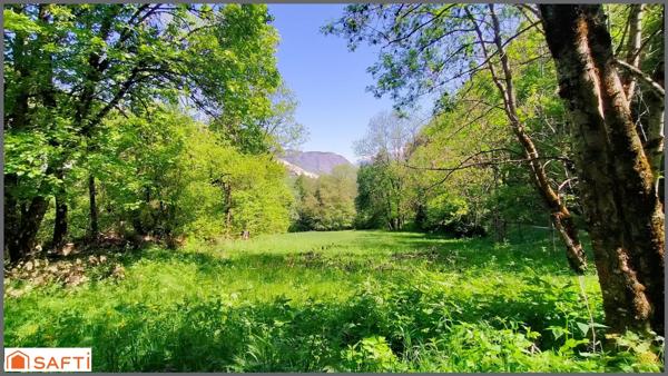 Terrain constructible de 1962 m²