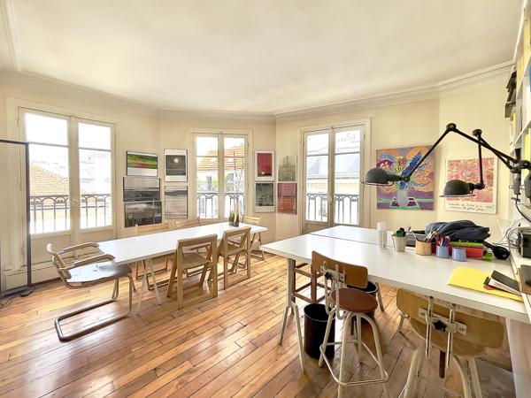 Bureau
         3 pièces
        - 56 m² Exclusivité 690 000 € *