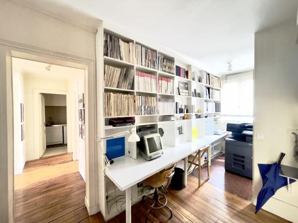 Bureau
         3 pièces
        - 56 m² Exclusivité 690 000 € *