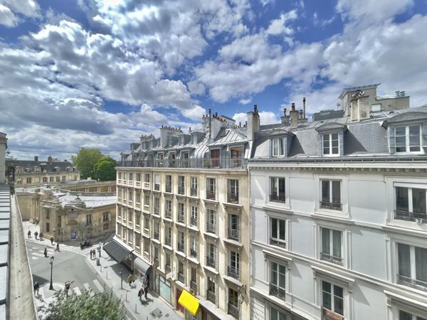 Bureau
         3 pièces
        - 56 m² Exclusivité 690 000 € *