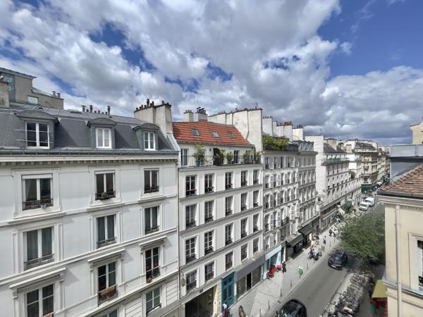 Bureau
         3 pièces
        - 56 m² Exclusivité 690 000 € *